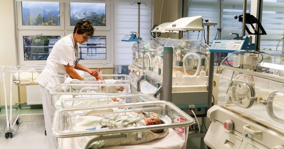 Si le père du bébé ne travaille pas