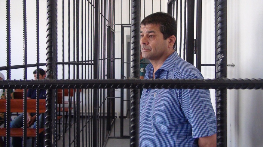 Garde dans la salle d'audience