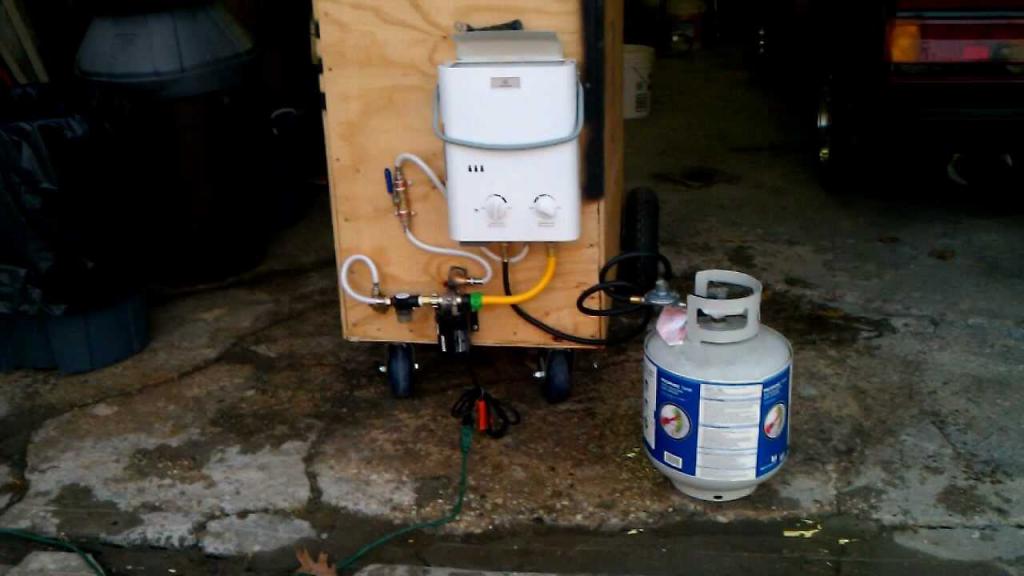 Bricolage Snow Mailer