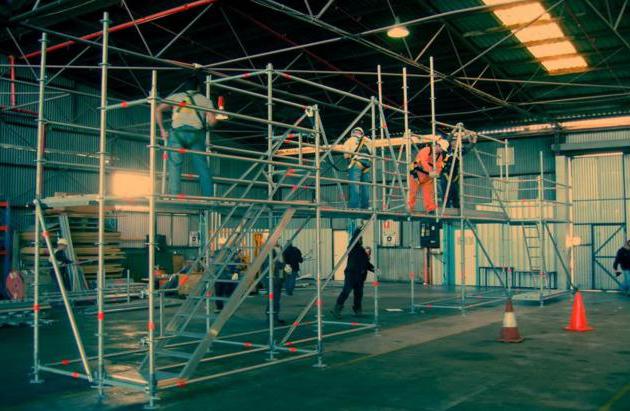 travailler en hauteur à l'aide d'aides