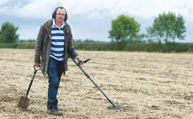 recherche de ferraille avec détecteur de métal