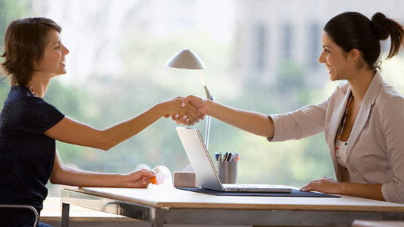 a récemment eu un emploi et a découvert qu'elle était enceinte