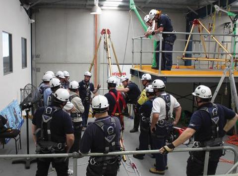  qui mène une formation ciblée sur la sécurité