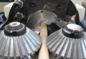 Machine for the production of cuttings