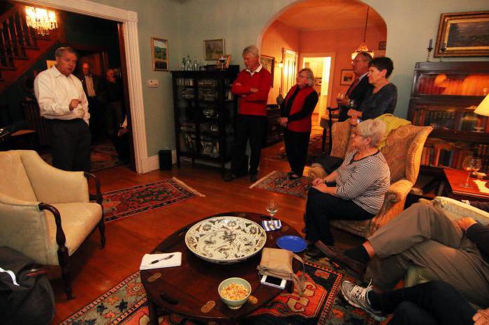 how many people can be registered in a two-room apartment