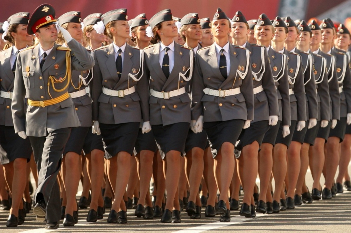 comment faire travailler une fille dans la police