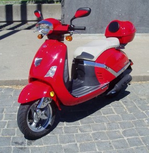 Quel âge puis-je conduire un scooter en Ukraine?