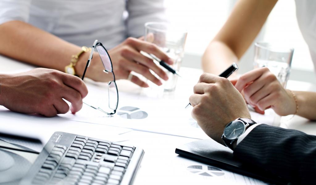 qui effectue la recherche du débiteur