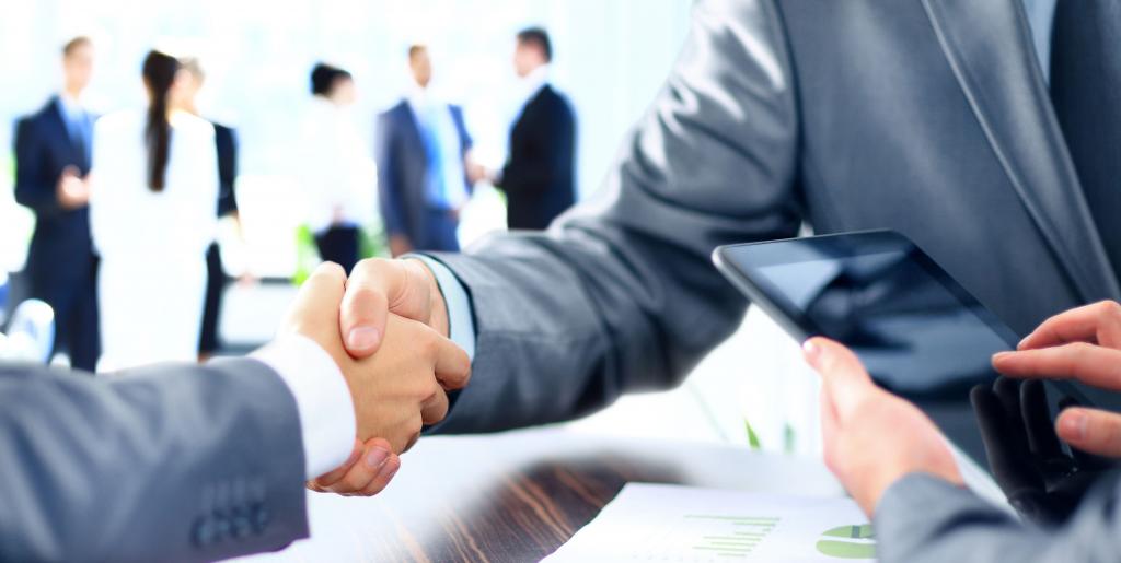 IP fournit des services à une personne morale