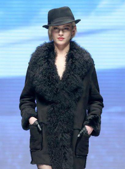 modèle de travail en Chine pour les gars de la demande