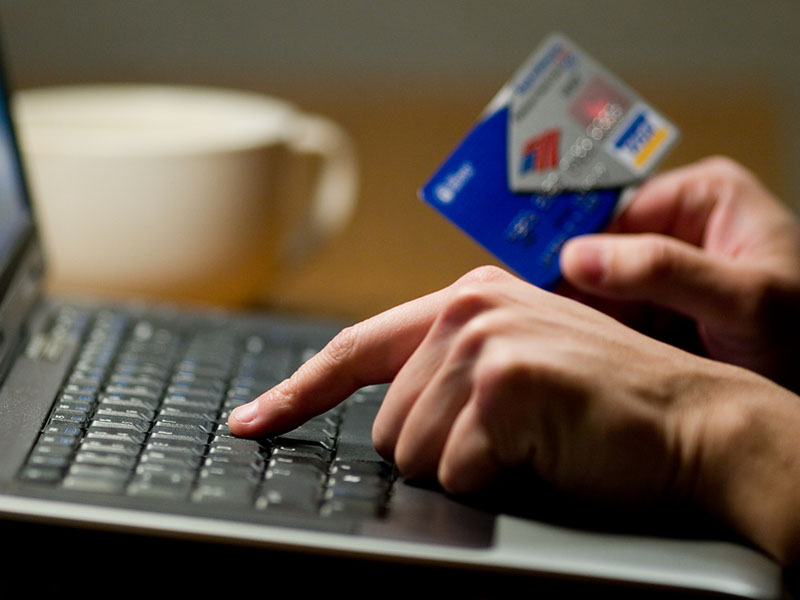 Comment trouver et payer des dettes via Internet