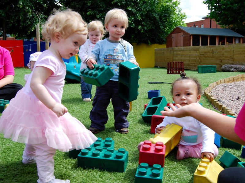 À partir de quel âge prennent-ils à la crèche?