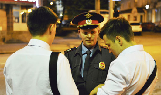 combien de temps puis-je marcher dans la rue en Russie 14 ans