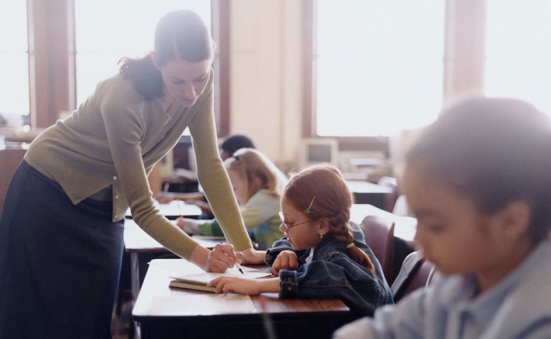 selon la nomenclature des postes de personnel pédagogique des organisations sur