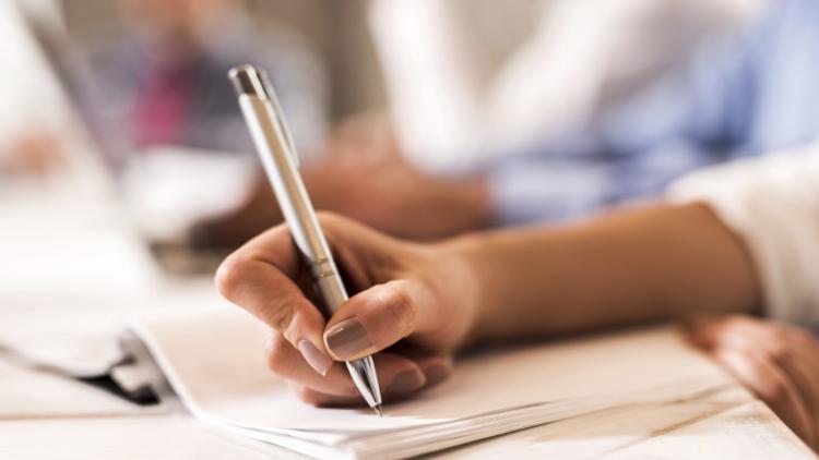 qui approuve la nomenclature des postes d'enseignants