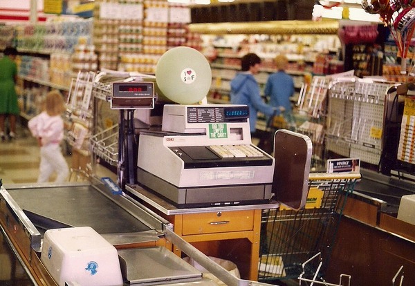 Caisse dans le magasin