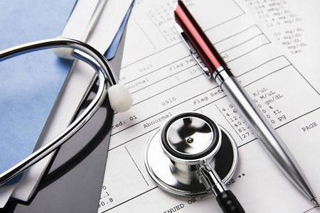 référence d'un employé à un examen physique