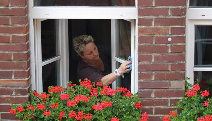 droits et obligations d'une femme au foyer âgée auprès d'une société de gestion