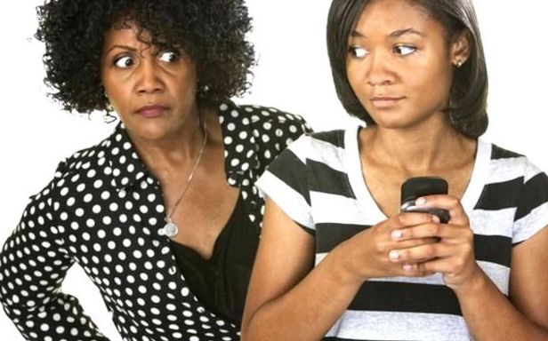 l'enseignant veut prendre le téléphone