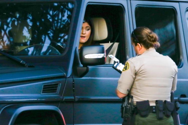 la femme n'a pas payé l'amende à temps