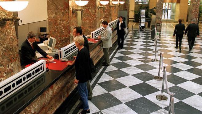 huissiers de justice ont arrêté un compte à la caisse d'épargne