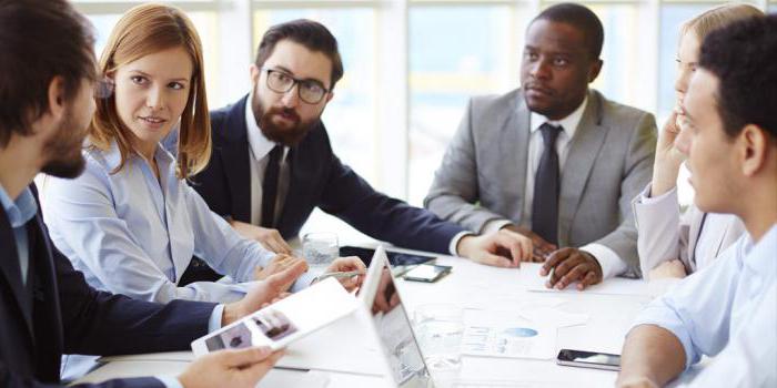 tenir des cahiers de travail et des dossiers personnels des employés