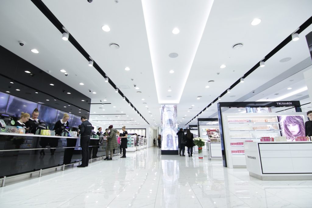 Est-il possible de renvoyer des échantillons de parfum à un