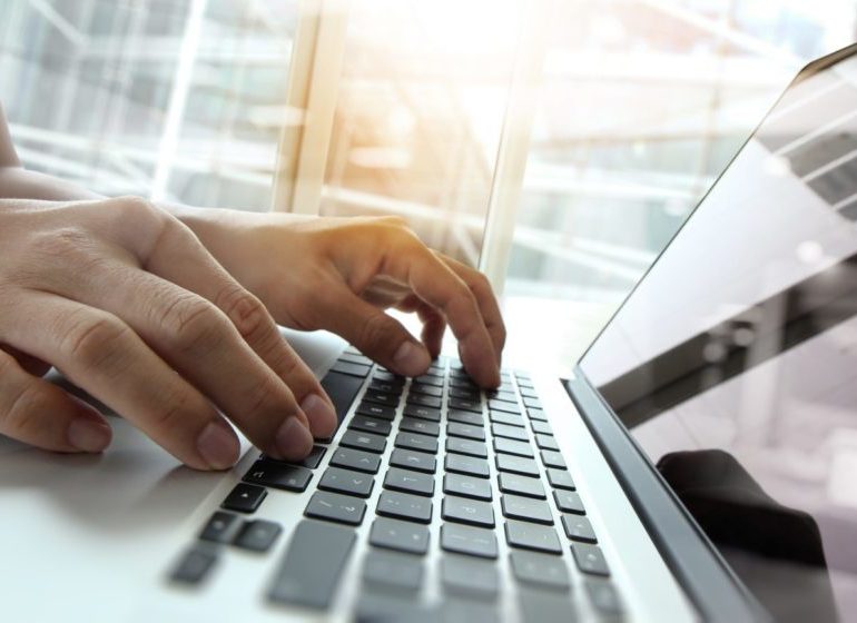 décision de mettre fin à la liquidation volontaire de l'échantillon LLC