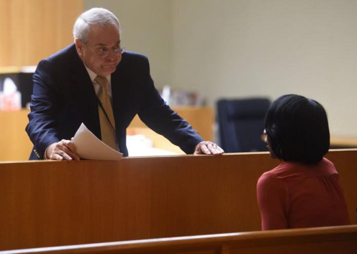 défaut de comparaître devant un tribunal pour un défendeur civil sans motif valable