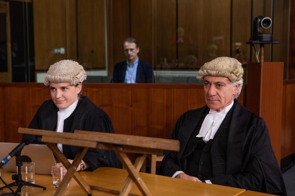 demande de procès en l'absence de l'échantillon du demandeur