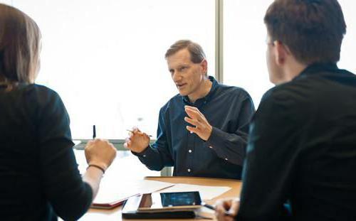 caractéristiques de l'échantillon pour le directeur de la société pour l'attribution