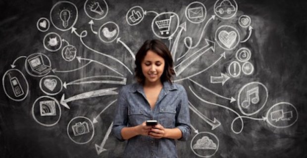 Jeunes immergés dans les réseaux sociaux