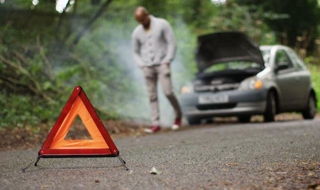 Panne de voiture sur la route