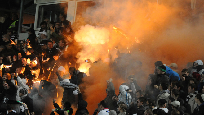 Incendie criminel de motifs de hooligan