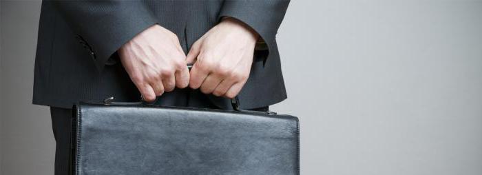 qui conclut un contrat de travail avec le président du HOA