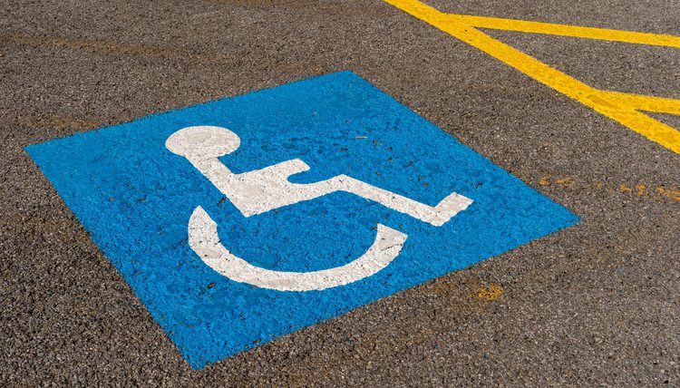 zone de stationnement pour personnes handicapées