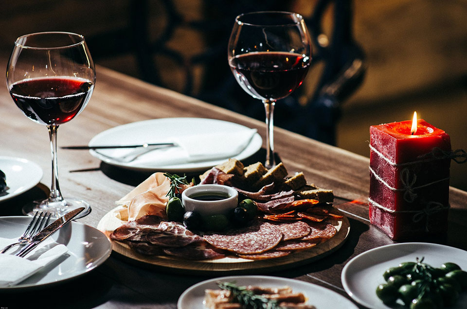 Collection de liège dans un café