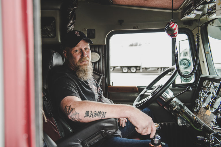 Échantillon de chauffeur et de camionneur qui expédie un contrat de travail
