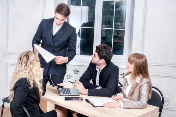 différence entre le patron direct et immédiat