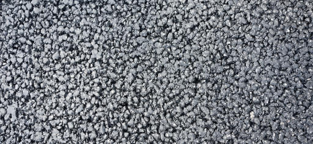 Il ressemble à de l'asphalte fraîchement posé