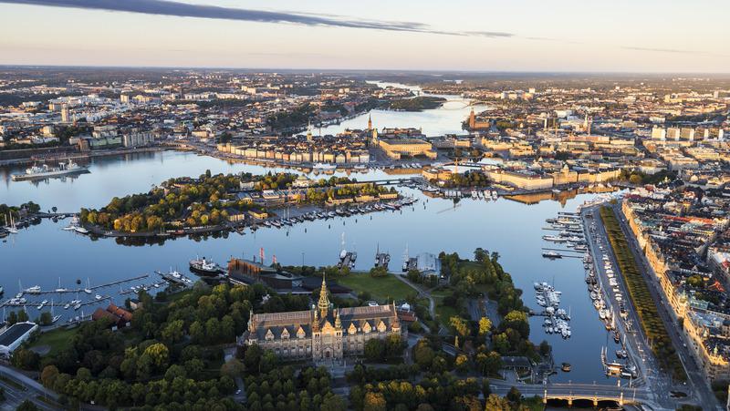 maisons sur les rives de la baie