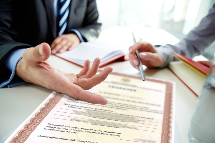 les organismes de réglementation incluent