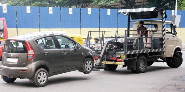 bonne évacuation de voiture vers un parking
