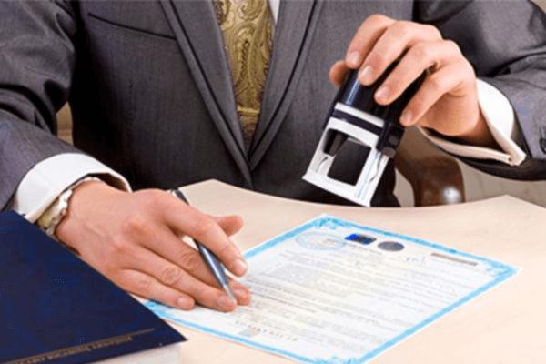 plainte au procureur sur un échantillon d'huissiers de justice