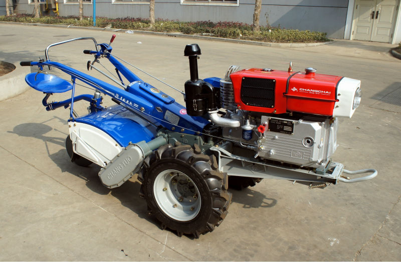 Avez-vous besoin de droits sur un tracteur à conducteur marchant