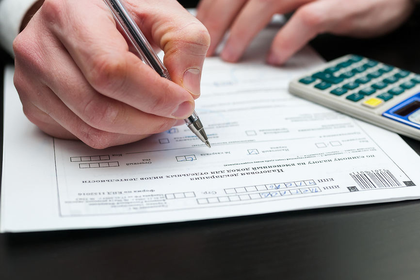 filling out a declaration on UTII