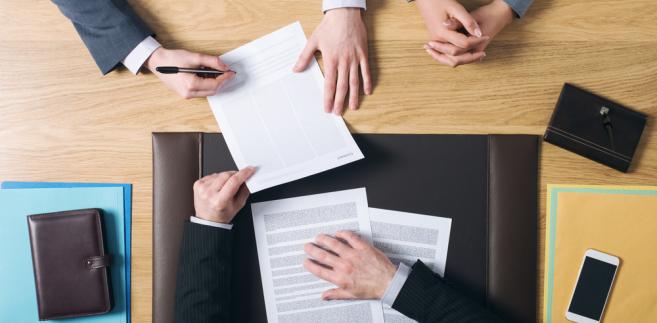 quand sont requis de délivrer un livre de travail sur le licenciement