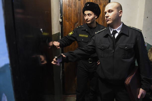 qui se plaindre des agissements des huissiers de justice