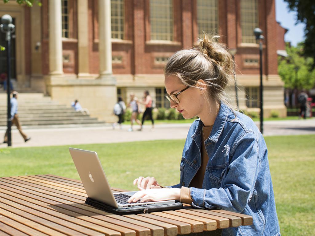 bourse sociale aux étudiants pauvres