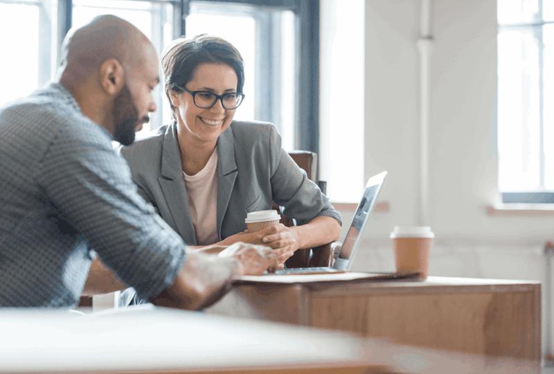 vérifier les dettes avant de partir à l'étranger